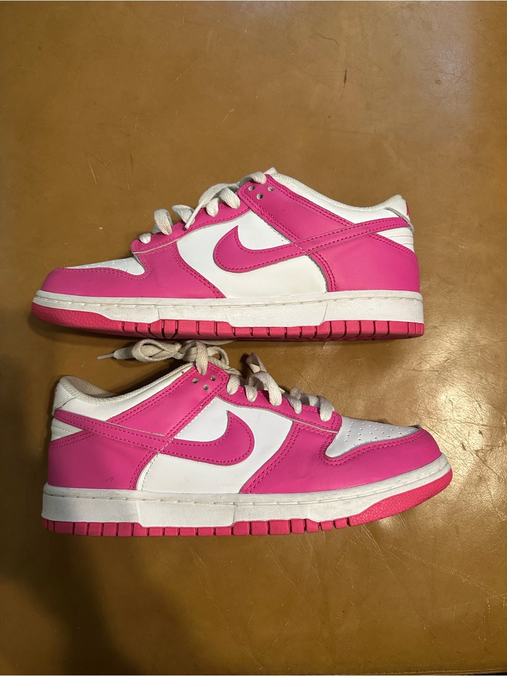 Nike Kids Pink and White Low-Top Sneakers — Vibrant Swoosh Design